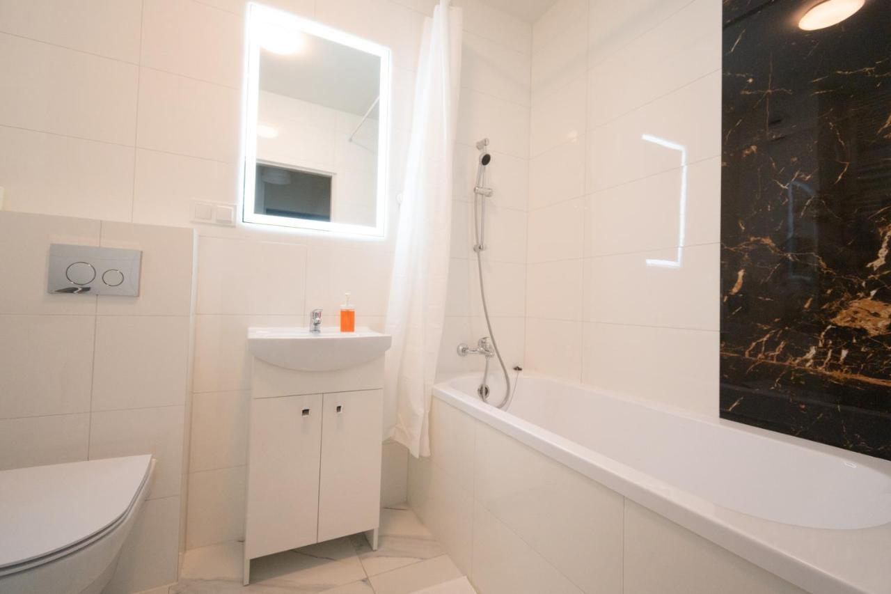 Apartament Alpha Lodź Bagian luar foto